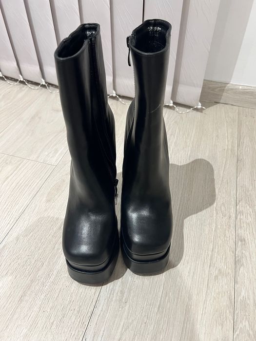 Черни високи боти