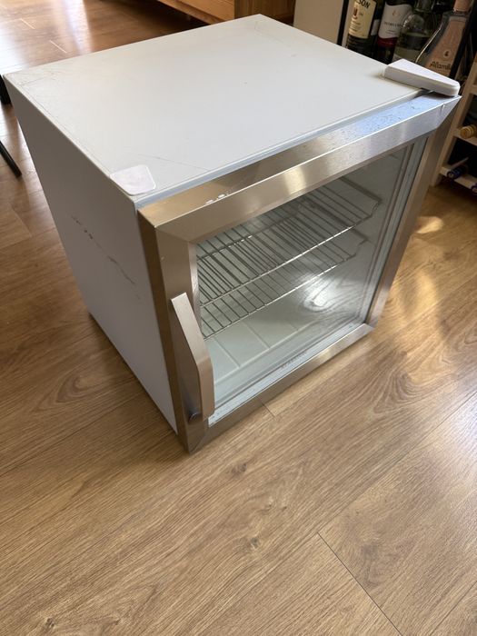 Хладилна Витрина 47L