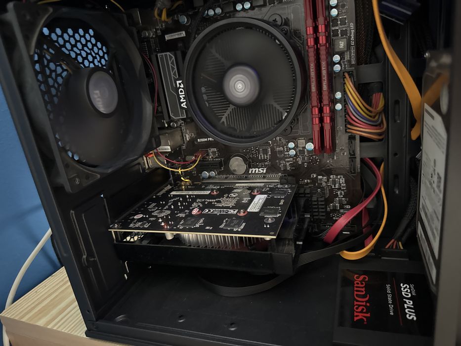 Vand/schimb Pc Gaming+ Monitor 100hz+ Tastatura (setup) Ryzen 5