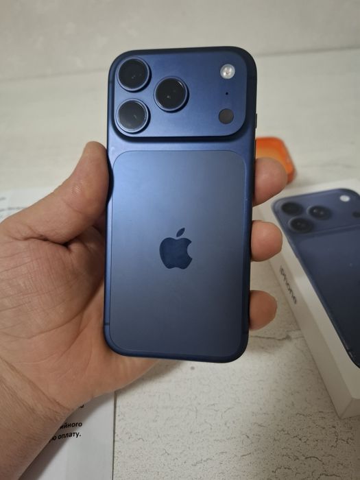 IPhone 17 pro синий цвет вет