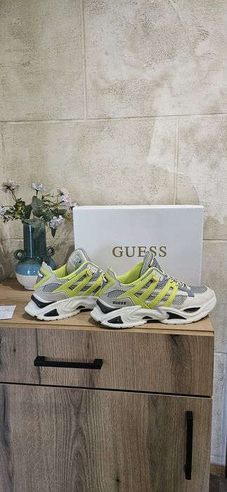 Маратонка/ сникерси Guess