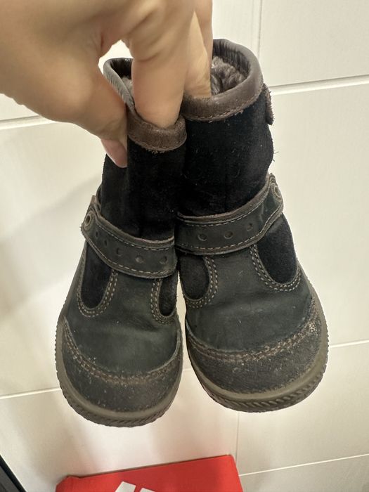 Продам детскую обуь зима