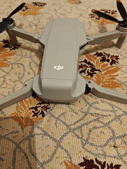 продам или обменяю дрон DJI MINI 2 SE