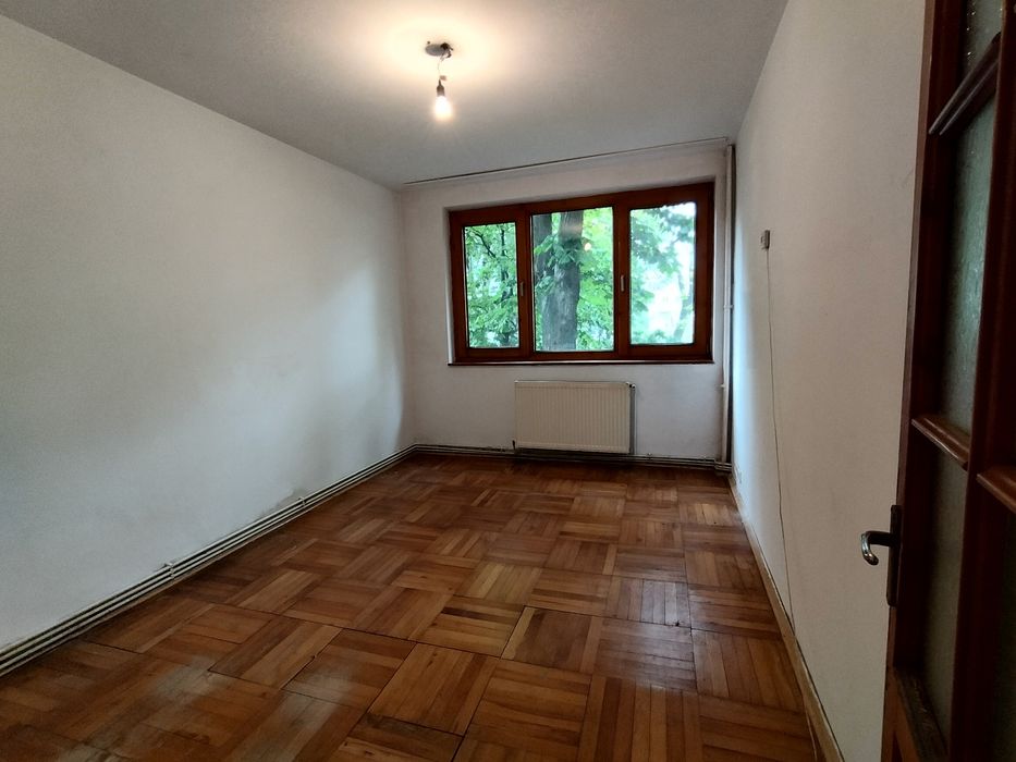 Vând apartament 2 camere onesti str.emil rebleanu