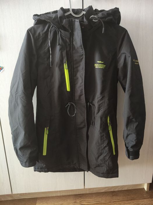 Продам куртку для девочки