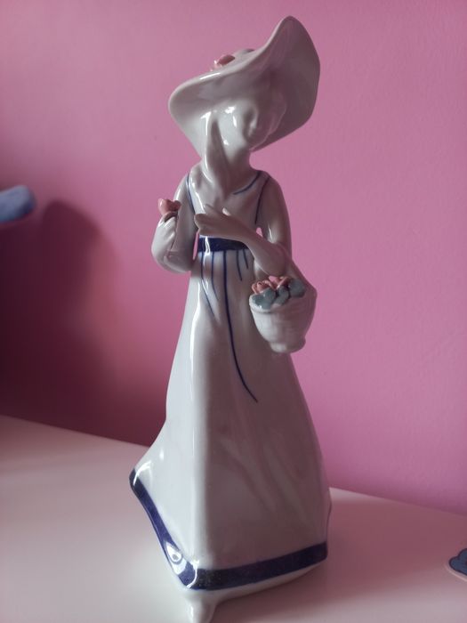 Bibelou fata cu flori