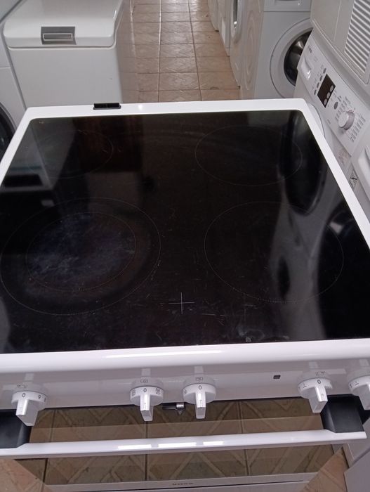 Свободно стояща печка с керамичен плот VOSS   с две години Гаранция!