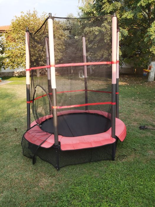 Детски батут с мрежа чисто нов