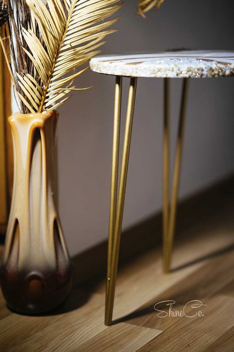 Помощна масичка с епоксидна смола