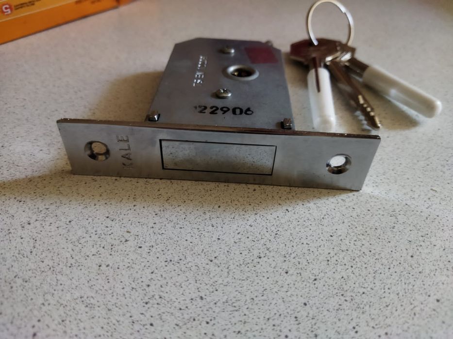 Дверные врезные замки KALE