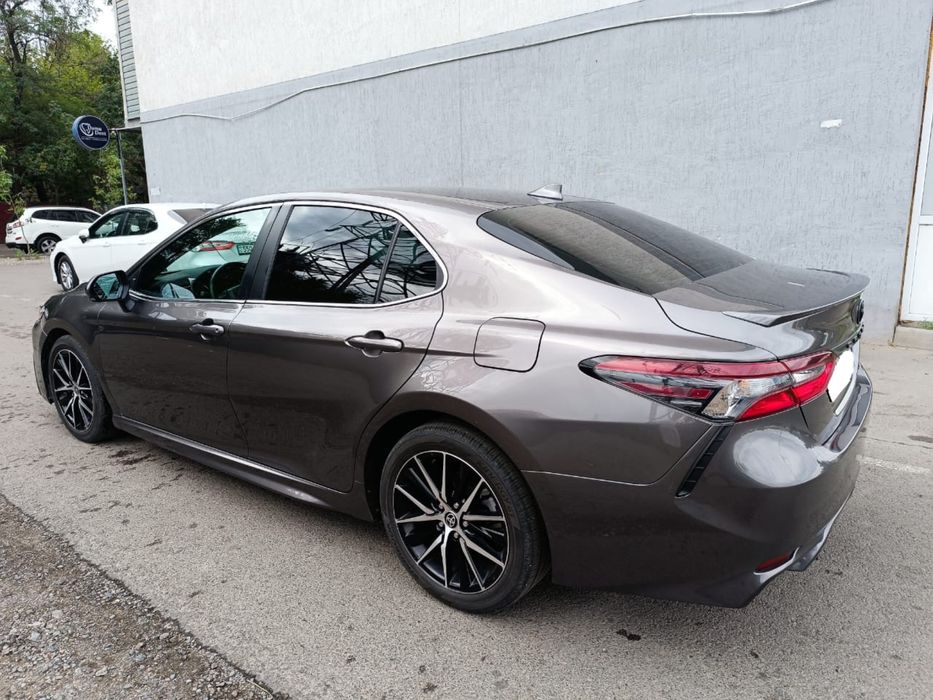 Машина Тойота Камри 75