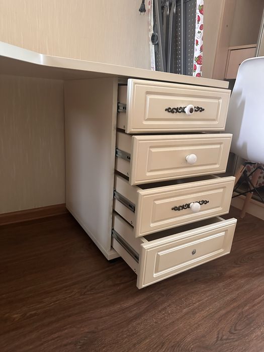 Рабочий стол угловой