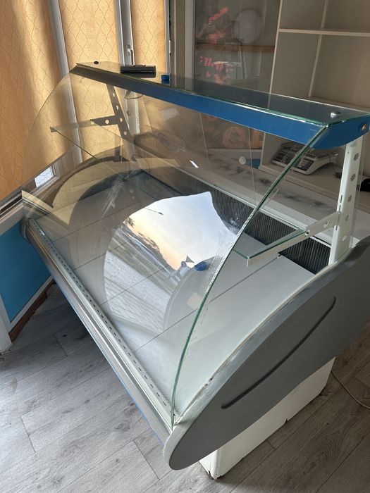 Витринный холодильник