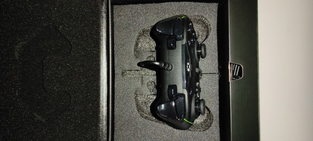 Controller Razer wolverine v2