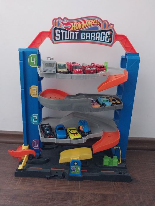 Писта Hot wheels Monster trucks