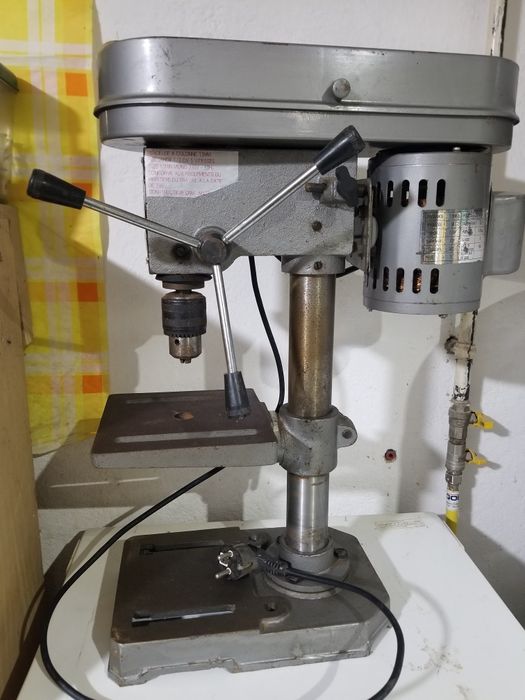 Masina de gaurit cu coloana General