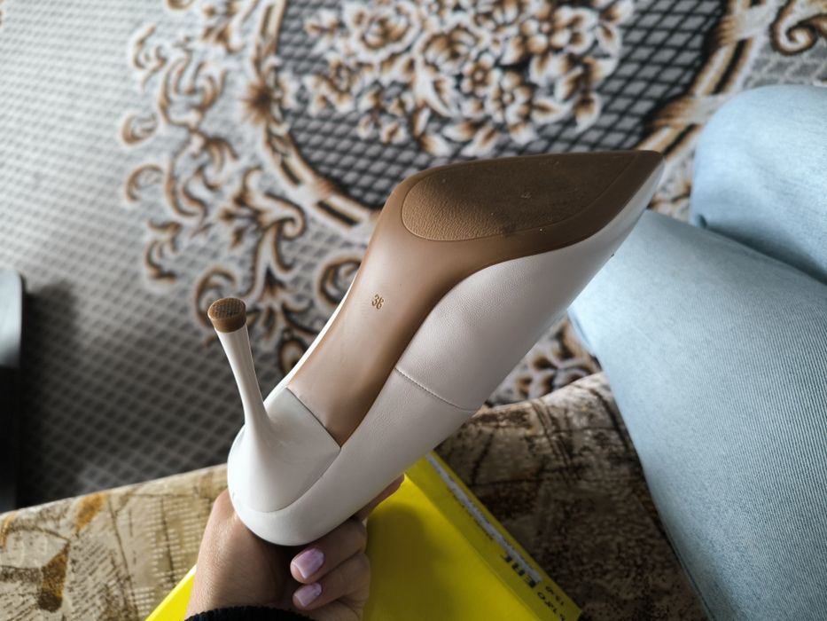 Белые туфли лодочки