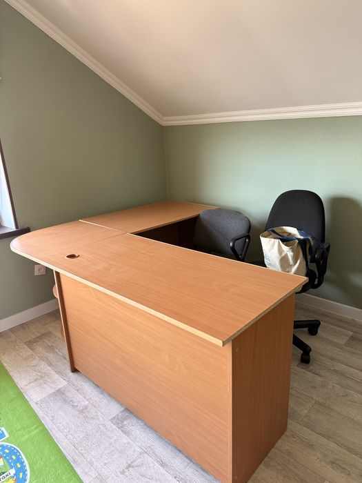 Продам шкаф и столы