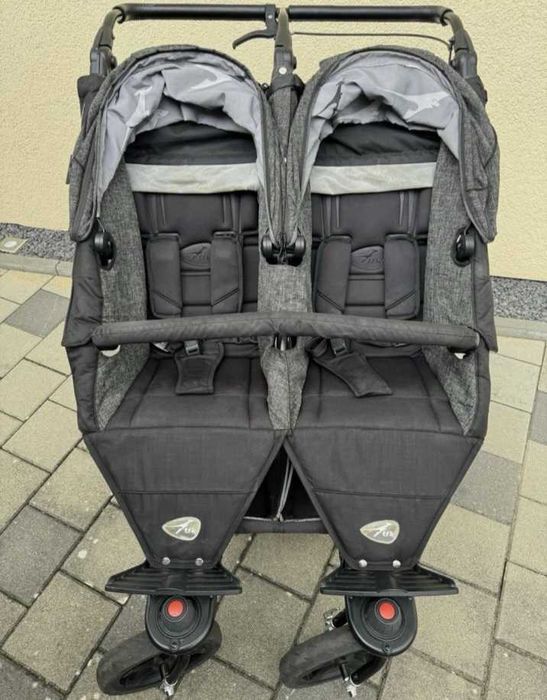 Количка за близнаци