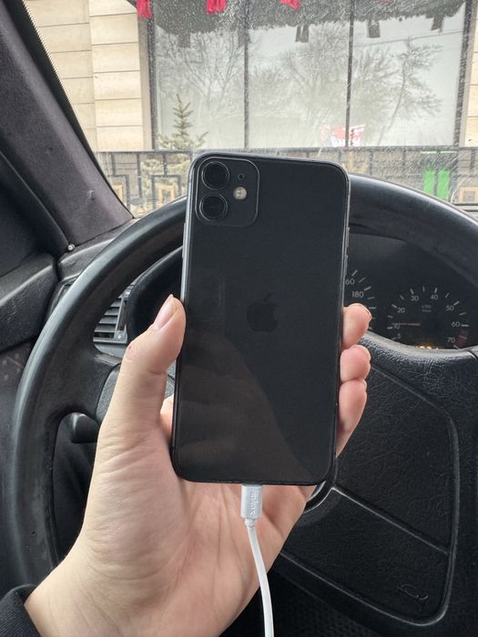 iPhone 11 256GB в хорошем состоянии