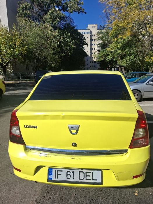 Vând Dacia Logan