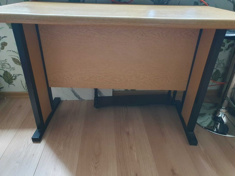 Чин/бюро/ за компютър,легло и ракла