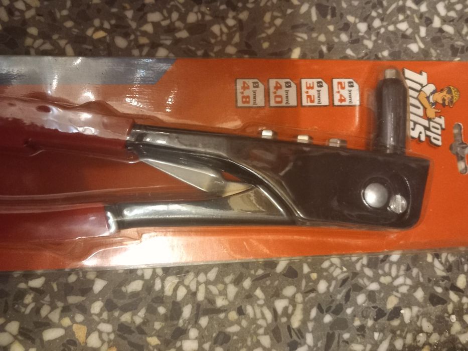 Продавам нитачка