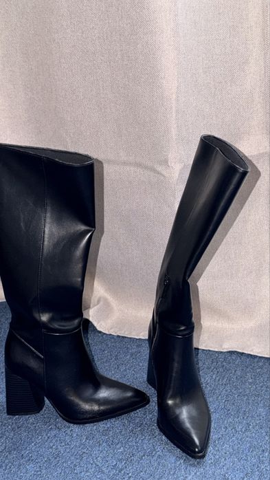 Cizme pana la genunchi Straduvarius