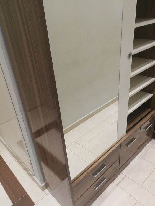 Портманто със плъзгащто огледало