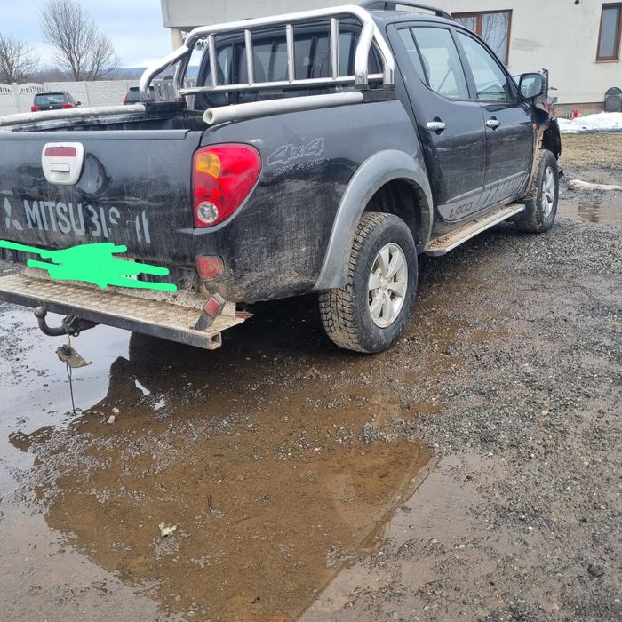 Vând Mitsubishi l200 avariat