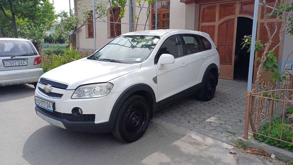 Chevrolet Captiva-1 LS,  2,4-мотор, механика, белая касабланка, 2008г.