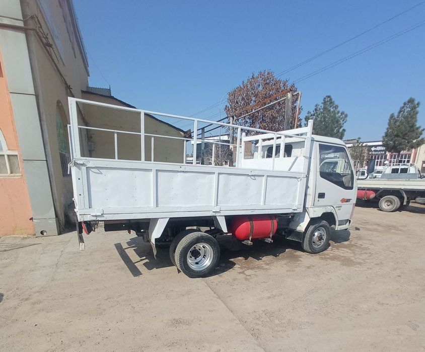 Yuk tashish xizmati Qarshi 2.5 3 tonna gacha