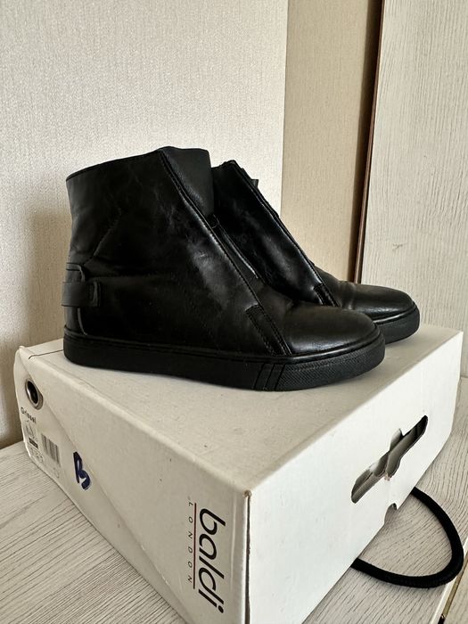 Продам кожаные сапоги Baldi