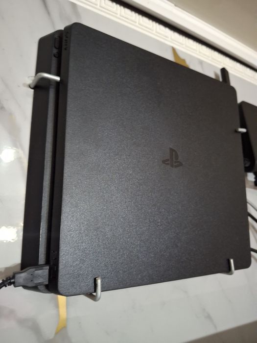 Play station 4 1 TB