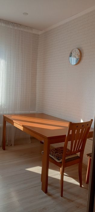Продам обеденный стол со стульями