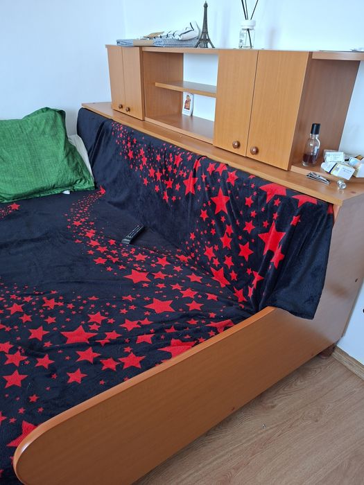 Vand pat cu spatiu de depozitare