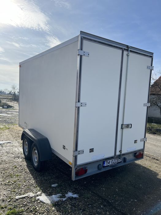 Vand remorca 2700 kg