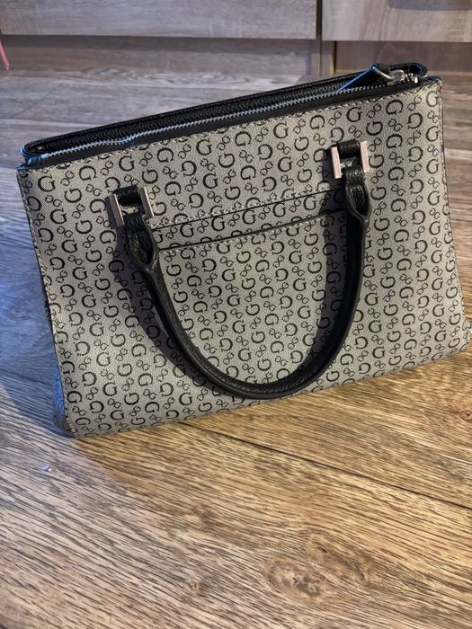 Дамска чанта Guess
