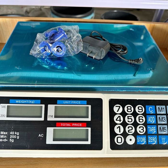 Весы торговые . Настольные. Электронные