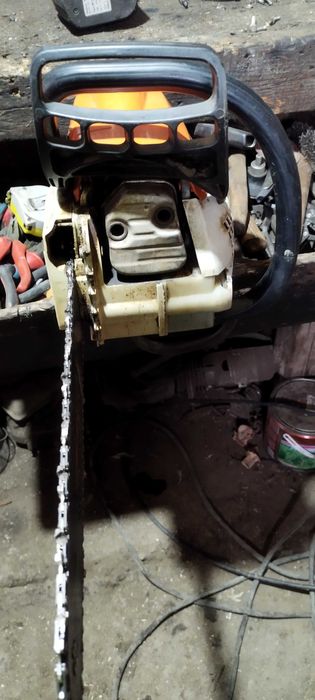 Vînd drujbă stihi 211.si motocositoare Husqvarna 128r