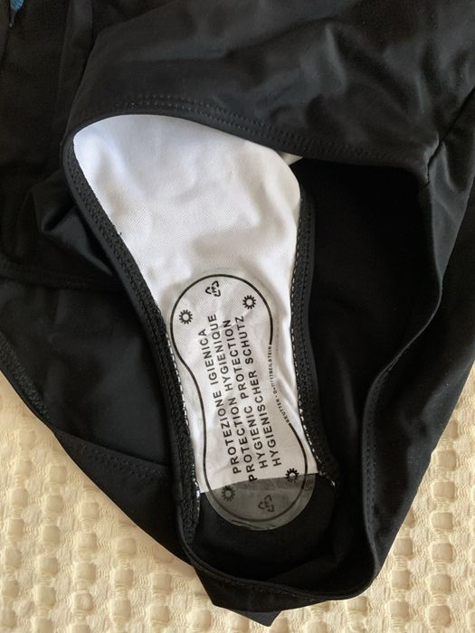 Нов цял бански.