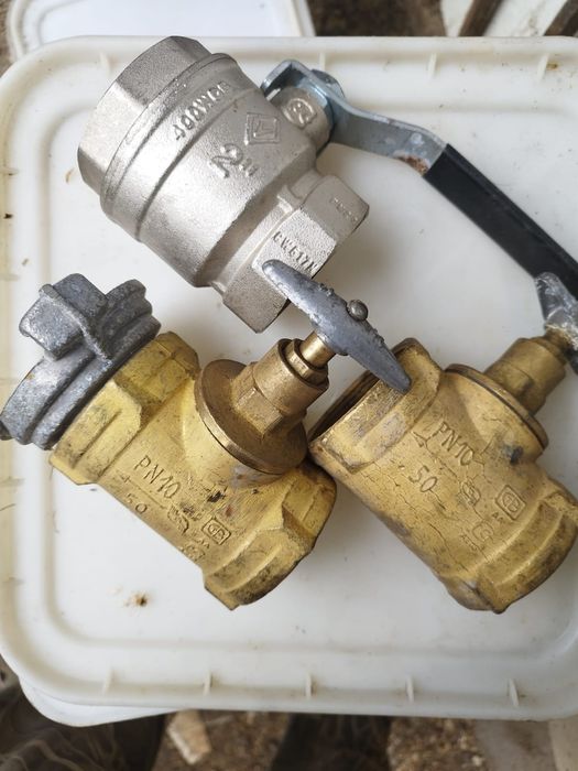 Продам краны и отводы для труб