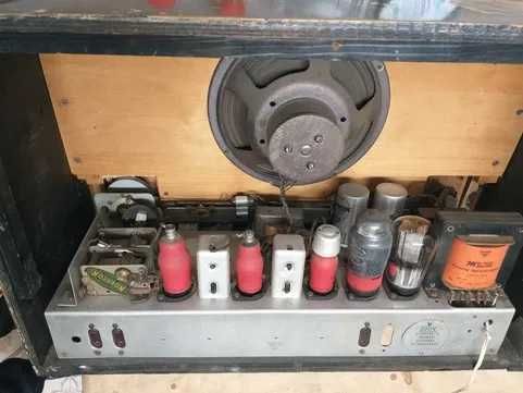 Aparat de radio foarte vechi