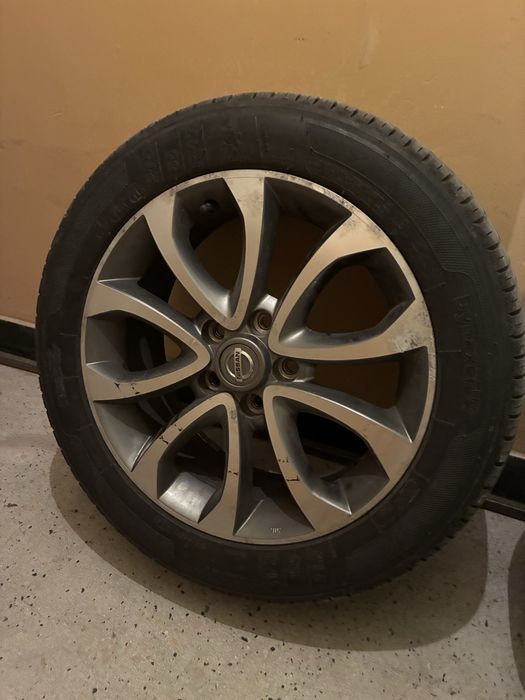 Гуми с джанти Нисан 215/55/17