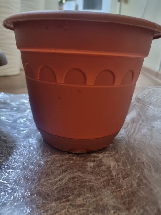 Продам горшки для  цветов