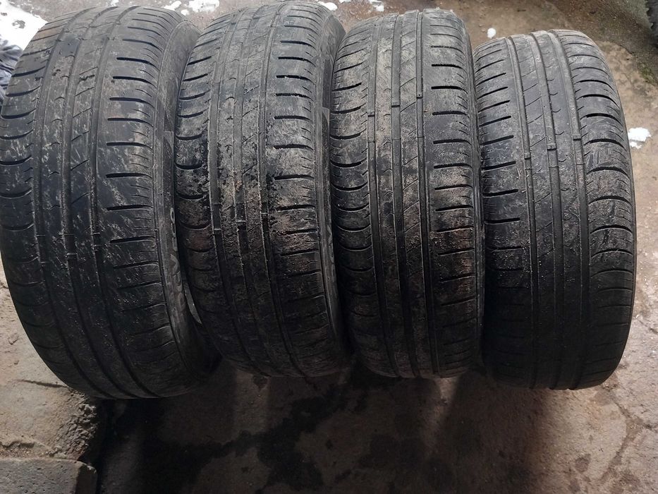 Продавам гуми за кола