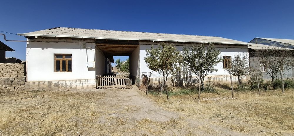 Jizzaxda uy sotiladi