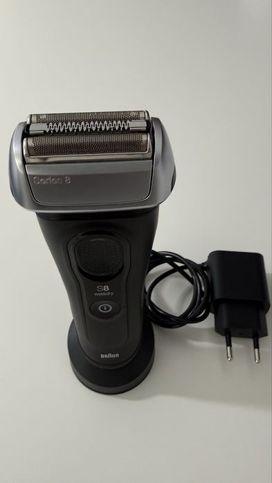 Aparat de ras electric Braun Series 8 8410s, Suport de incarcare, Trusa de voiaj, Negru