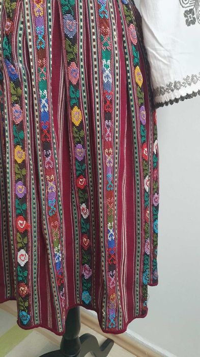 REDUCERE PRET 25%! Costum popular (ie/camasa, valnic/fota/catrinta/zad