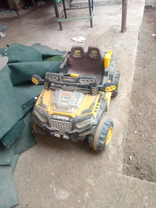 Детский мошин пульт билан ишлийди